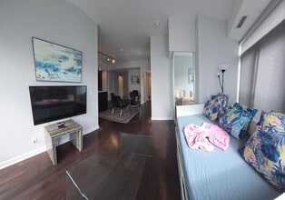 Building Photo - 14 York St