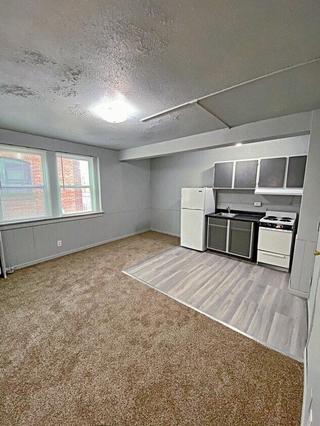 Primary Photo - 2205 Jones St