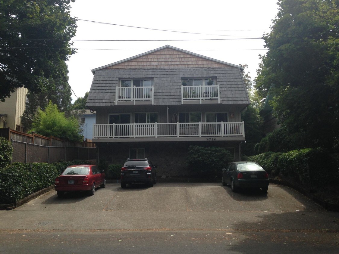 Atractivos bien mantenidos de 5 pisos - 2712 SE Yamhill St