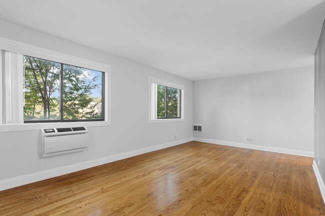 Foto del edificio - 7545 N Winchester Ave