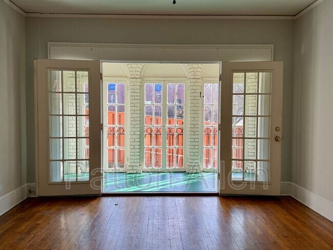 Foto del edificio - 116 E Chestnut St