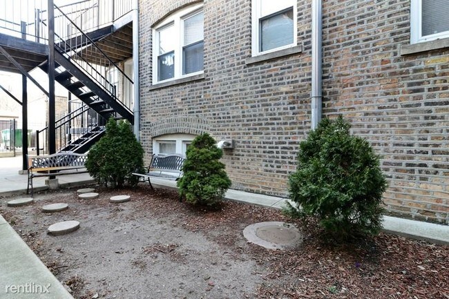 Building Photo - 2 br, 1 bath House - 3234 N Hamlin Ave