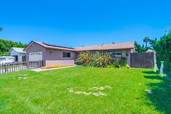 Building Photo - Available Now! 3 Bedroom Single Story Home...