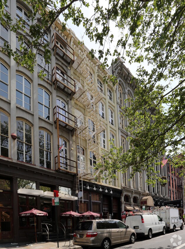Foto principal - 239 Chestnut St