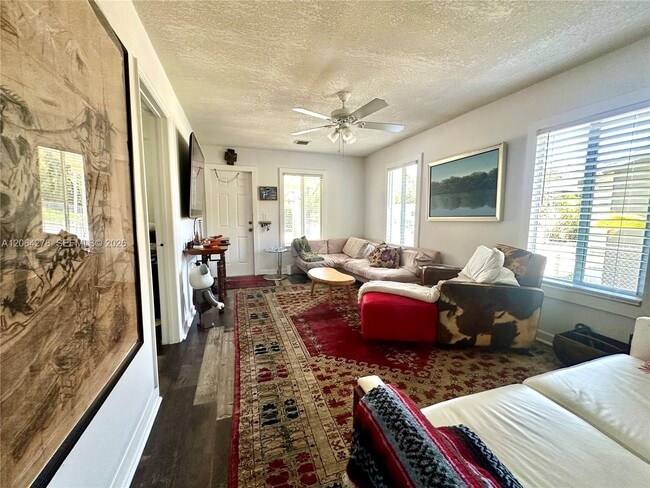 Building Photo - 3611 Oak Ave