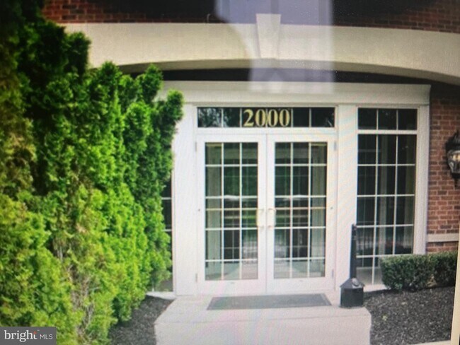 Building Photo - 2023 Crescent Wy