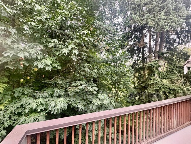 Building Photo - 15433 Country Club Dr