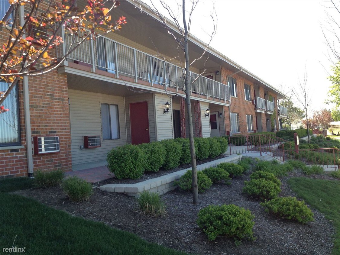 Building Photo - 3700 S 61st St