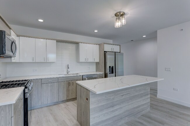Foto del edificio - 8110 Lincoln Ave