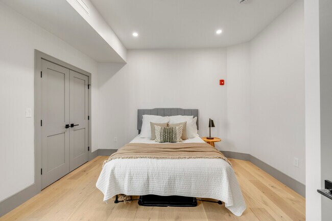 Foto del edificio - 566 E 3rd St