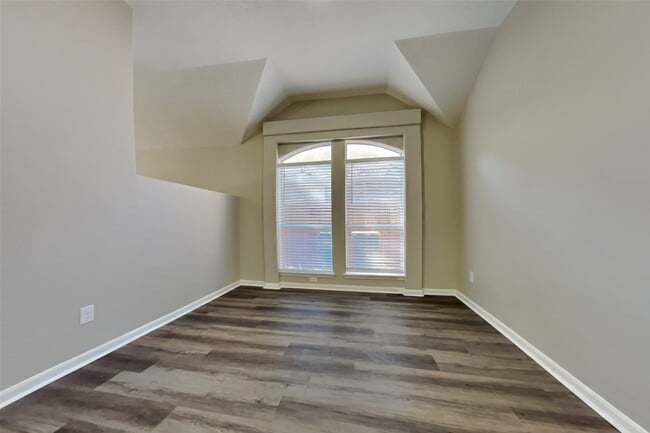 Building Photo - 70 N Creekmist Pl