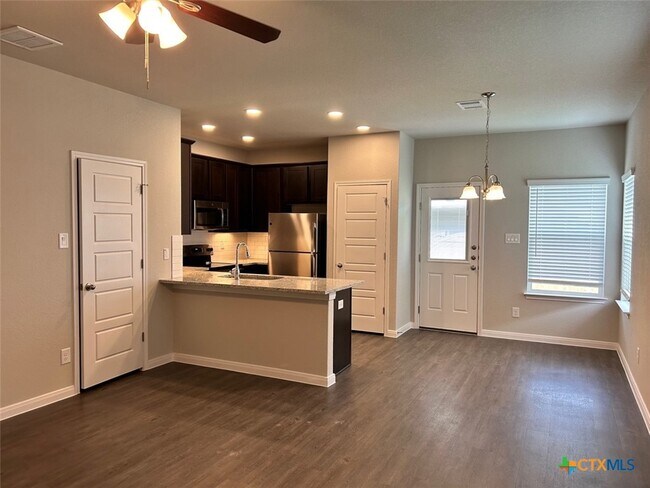 Foto del edificio - 3414 Lindsay Ln