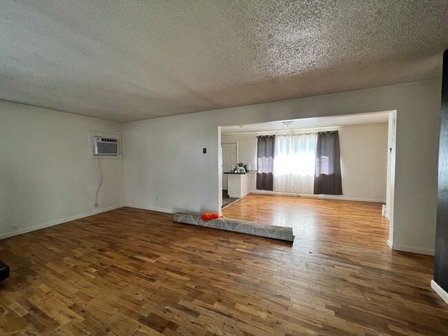 Building Photo - Cozy Home on Corner Lot!