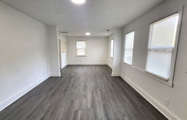 Building Photo - For Rent: Renovated Three Bedroom House in Sumter SC!