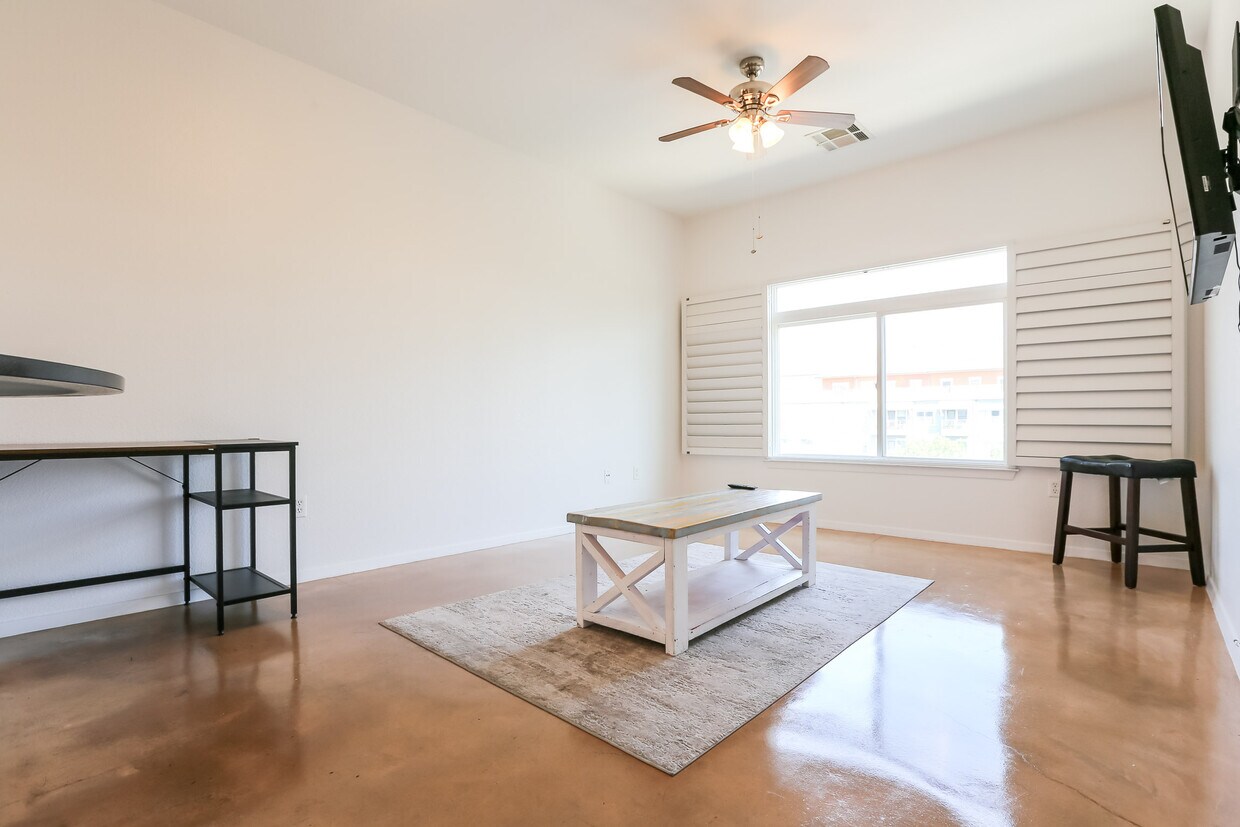 Foto principal - 910 W 25th St