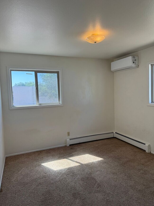 Foto del edificio - Upscale 3 bed 2 bath with garage