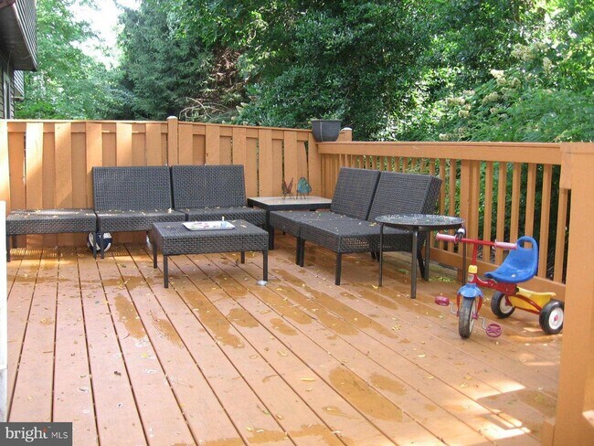 Building Photo - 6762 Brook Run Dr