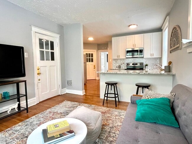 Building Photo - 4560 Flad Ave