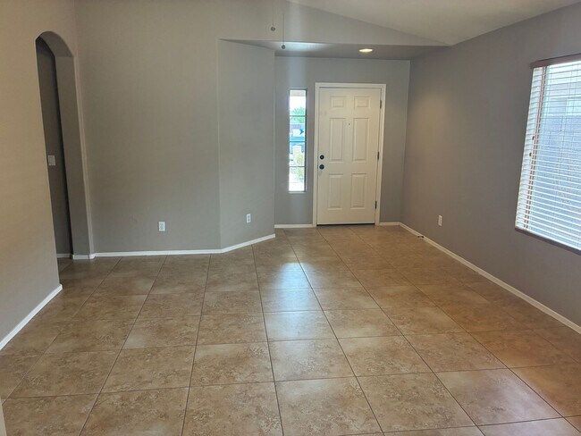 Foto del edificio - **BEAUTIFUL 3BEDROOM/2BATHROOM HOME LOCATE...