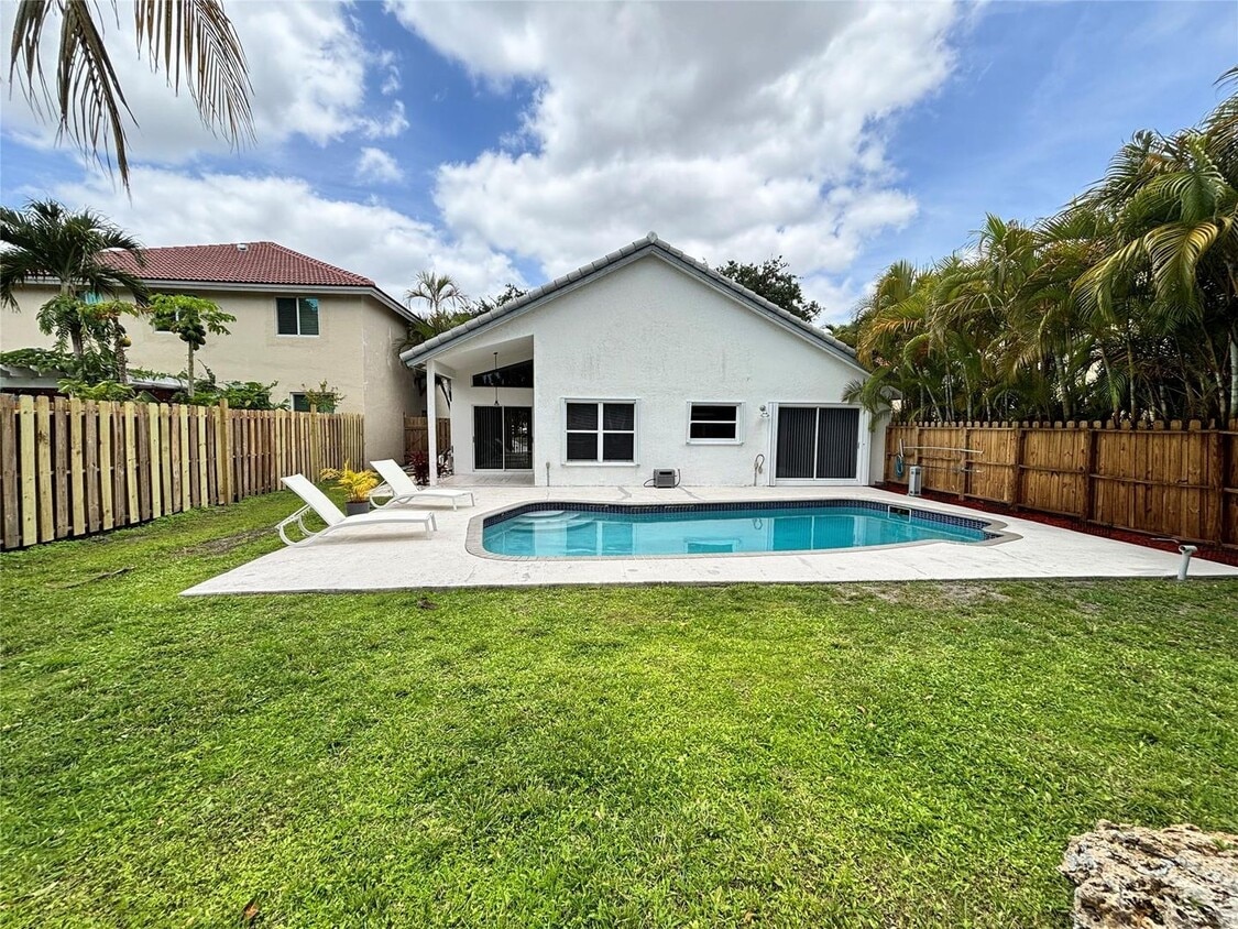 Primary Photo - 2990 NW 68th Ave