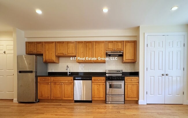 Building Photo - 379 Harvard St