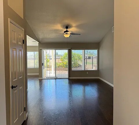 Foto principal - 27365 Potomac Dr