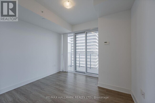 Photo du bâtiment - 30 Shore Breeze Dr