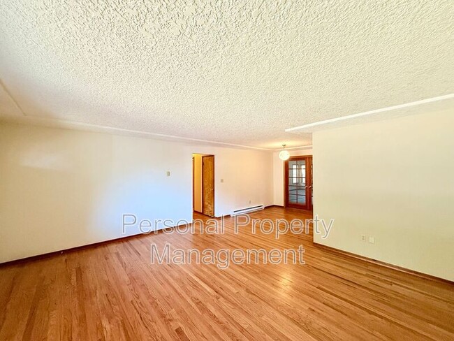 Building Photo - 4613 NE 39th Ave