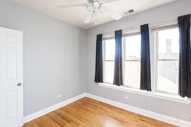 Building Photo - 2 bedroom in Chicago IL 60625