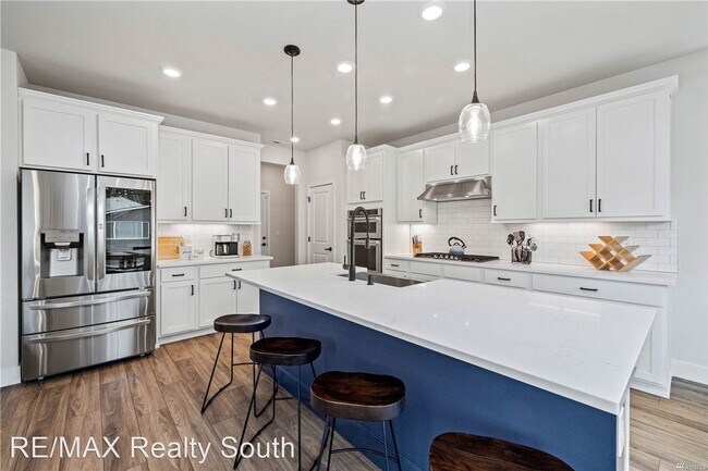 Building Photo - 4 br, 3 bath House - 33235 Glacier Ave SE,...
