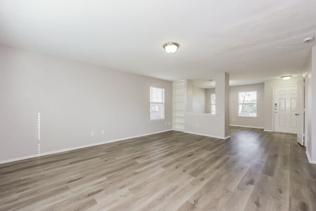 Building Photo - 3512 Cayman Dr