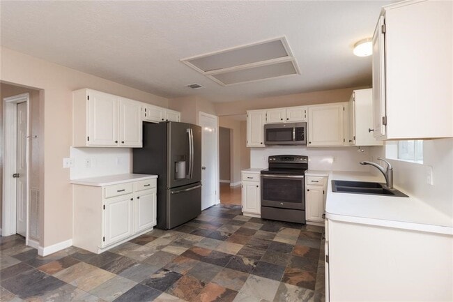 Foto del edificio - 5215 Heathervale Ct