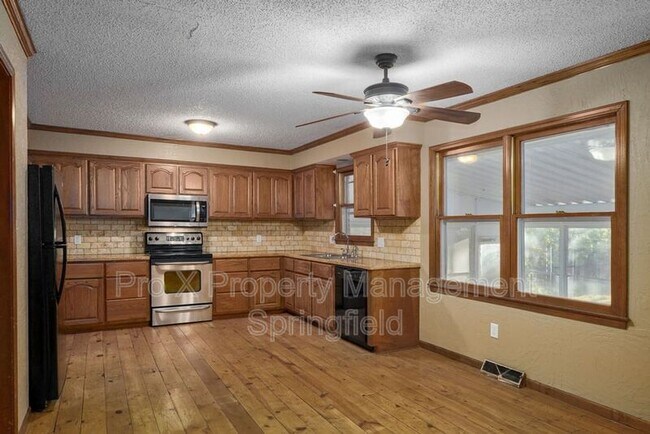 Foto del edificio - 2053 S Hillcrest Ave