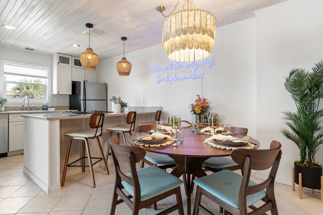 Building Photo - 1100 Fort Pickens Rd