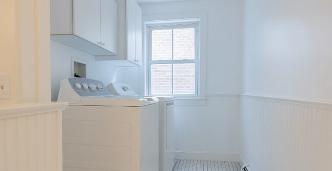 Building Photo - Charming 6 Bedroom Duplex-No Broker Fee