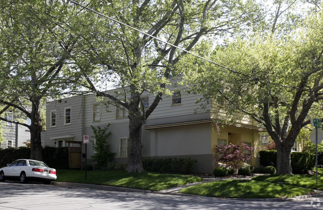 Building Photo - 801 1st Ave