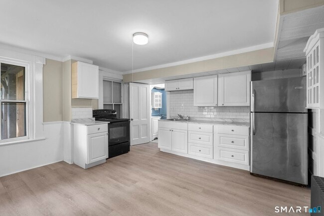 Building Photo - 18 Hobart St