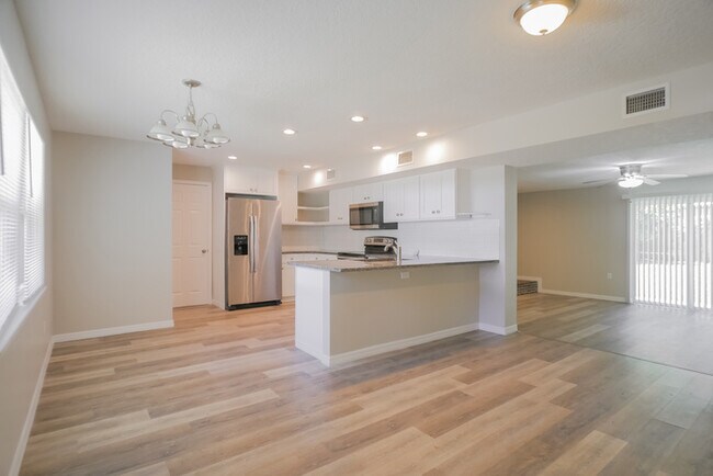 Building Photo - 6537 Pine Cir N