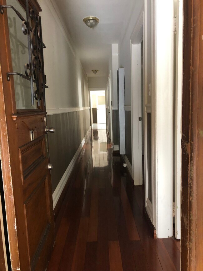 2BD 1BA +Sunroom - 71 Brosnan St