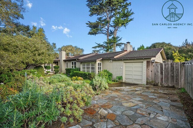 Foto del edificio - Spacious Three Bedroom Home in Country Club Area of Pebble Beach