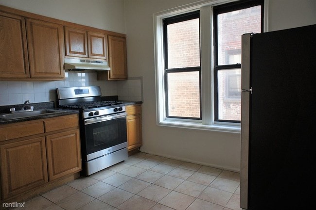 Building Photo - 1 br, 1 bath  - 3155 Grand Concourse