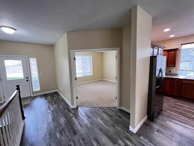 Building Photo - Elegant home in UP with primary bedroom suite on main level