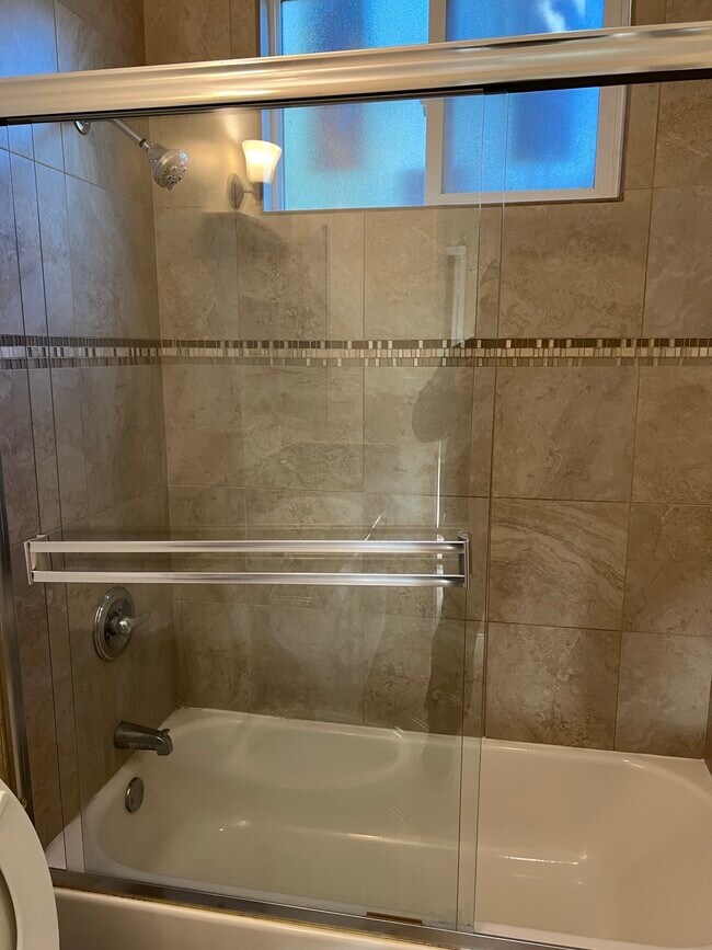 Foto del edificio - 522-528 N Alexandria Ave