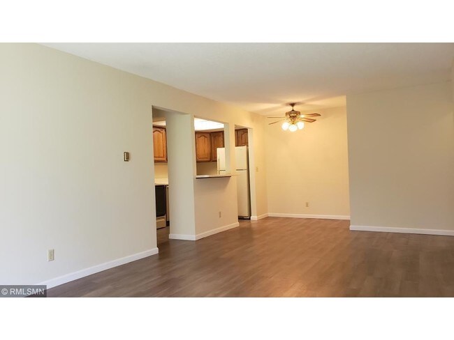 Foto del edificio - 179 Little Canada Road East, Unit 110