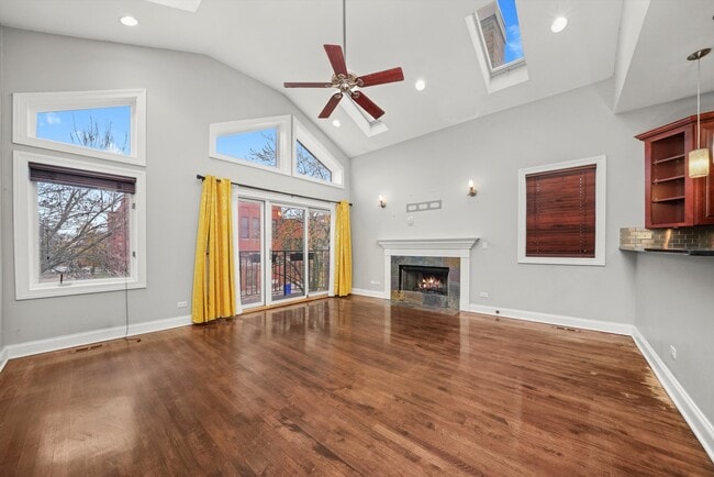 Building Photo - 2430 W Iowa St