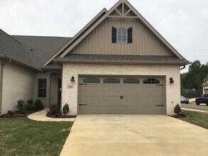 Building Photo - 700 Rivulet Dr SW