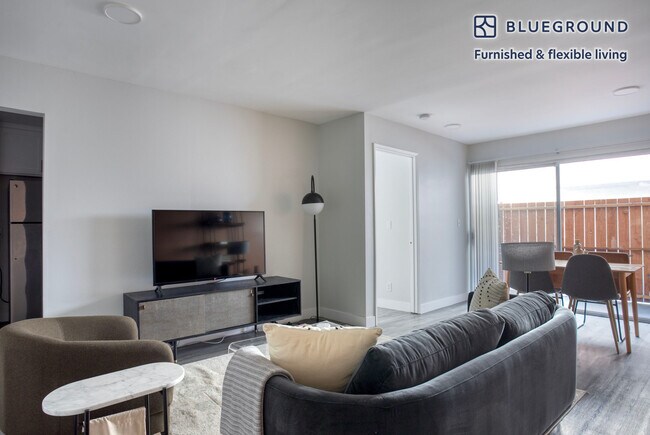 Foto del edificio - 616 N Sweetzer Ave