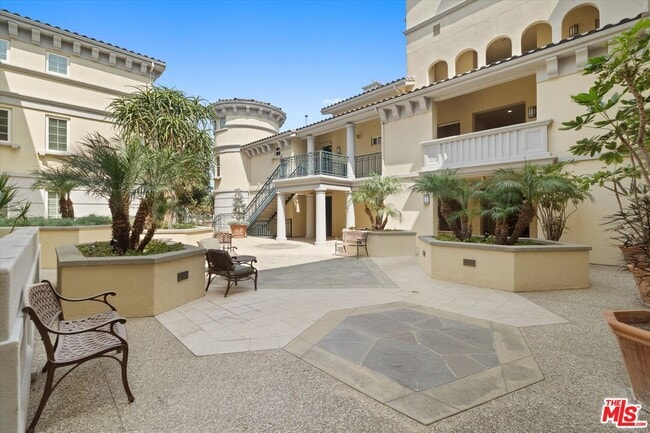 Building Photo - 7101 Playa Vista Dr