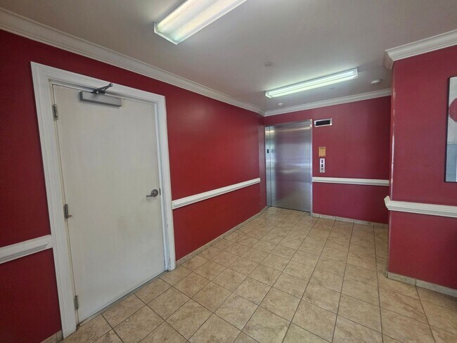 Building Photo - Ghent