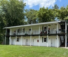 Building Photo - 1208 Bloomingdale Rd